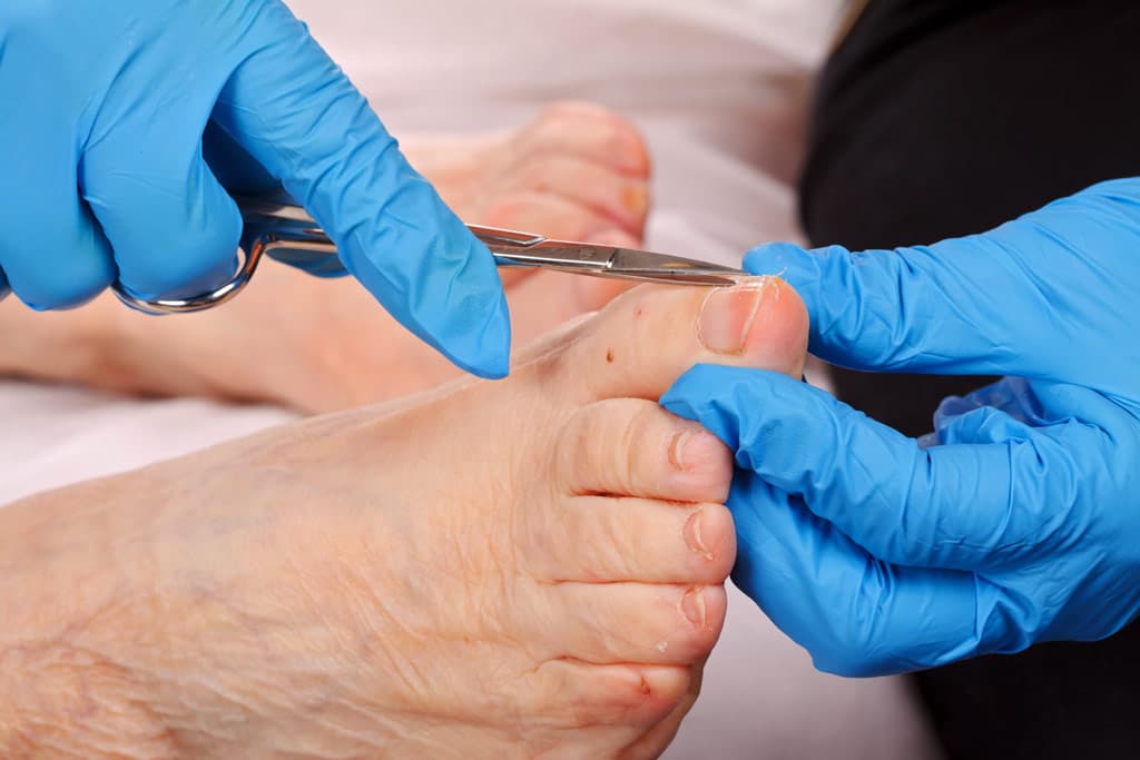 Cuidamos de los pies de las personas mayores